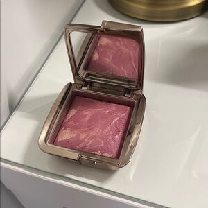 Hourglass ambient lighting blush